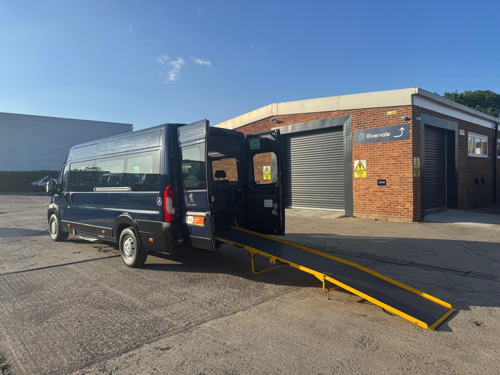 Peugeot Boxer image 1